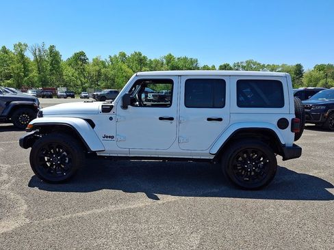Used 2025 Jeep Wrangler Unlimited Sahara w/ Safety Group AWD/4WD image 7