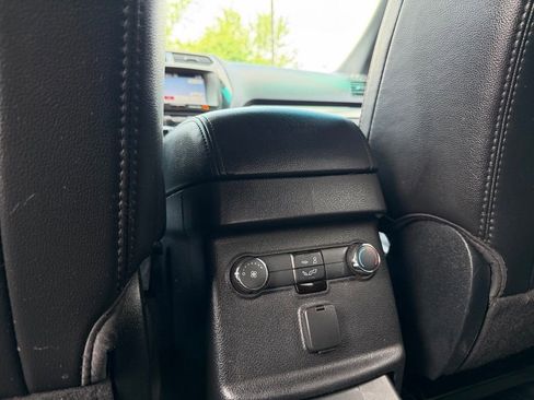 Used 2018 Ford Explorer XLT w/ Equipment Group 202A FWD image 26