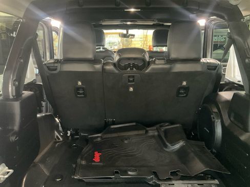 Used 2018 Jeep Wrangler Unlimited Rubicon AWD/4WD image 18