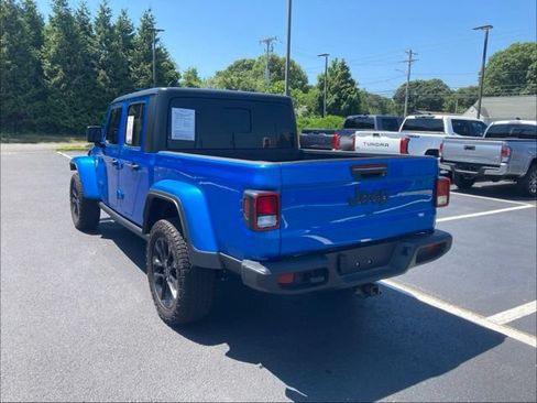 Used 2025 Jeep Gladiator Sport AWD/4WD image 3