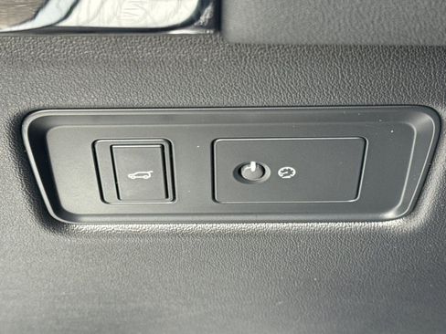 Used 2021 Land Rover Range Rover Sport HSE Silver Edition image 32