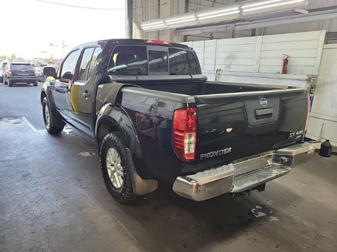 Used 2019 Nissan Frontier SV AWD/4WD image 2