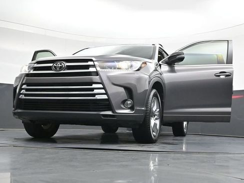 Used 2018 Toyota Highlander Limited AWD/4WD image 43