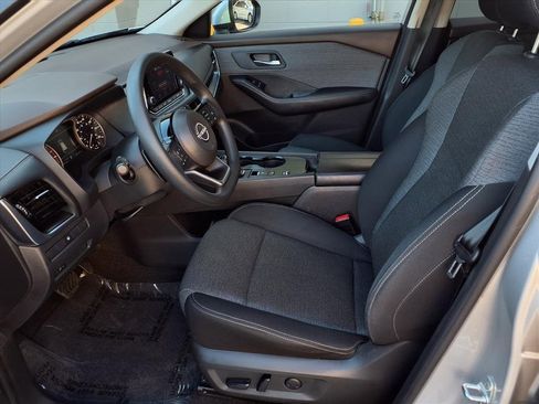 Used 2023 Nissan Rogue SV image 16