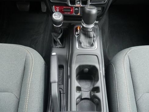 Used 2025 Jeep Gladiator Sport AWD/4WD image 24