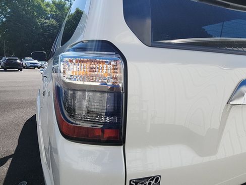 Used 2020 Toyota 4Runner Limited AWD/4WD image 13