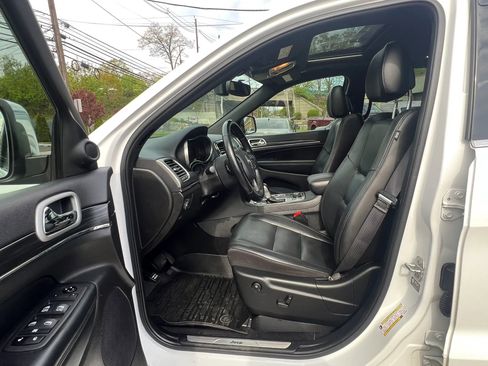 Used 2021 Jeep Grand Cherokee Limited image 28