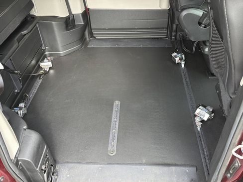 Used 2019 Dodge Grand Caravan SXT FWD image 8