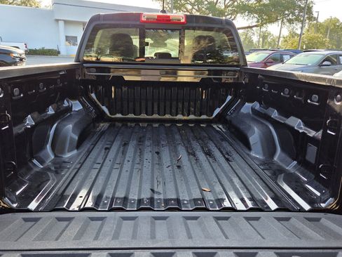 Used 2025 Chevrolet Colorado LT RWD image 18