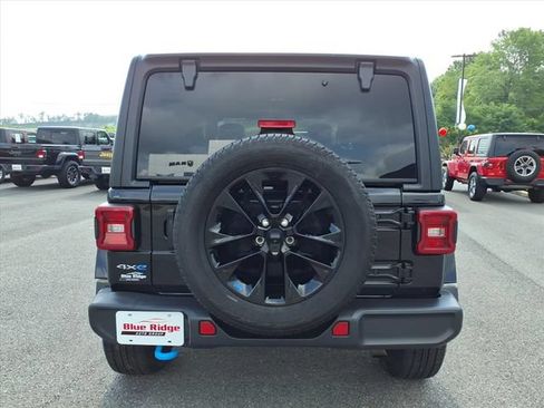 Used 2023 Jeep Wrangler Unlimited Sahara w/ Dual Top Group AWD/4WD image 5