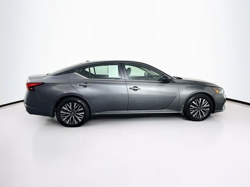 Used 2024 Nissan Altima 2.5 SV FWD image 10