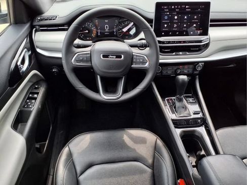 Used 2025 Jeep Compass Limited AWD/4WD image 22