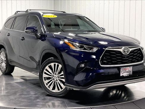 Used 2024 Toyota Highlander Platinum AWD/4WD image 3