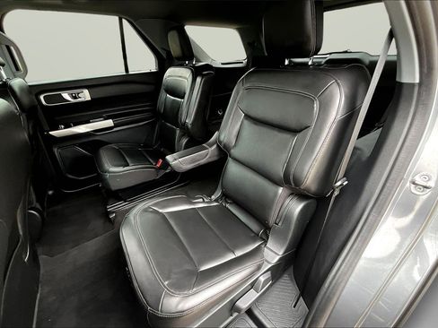 Used 2022 Ford Explorer XLT w/ Equipment Group 202A image 18