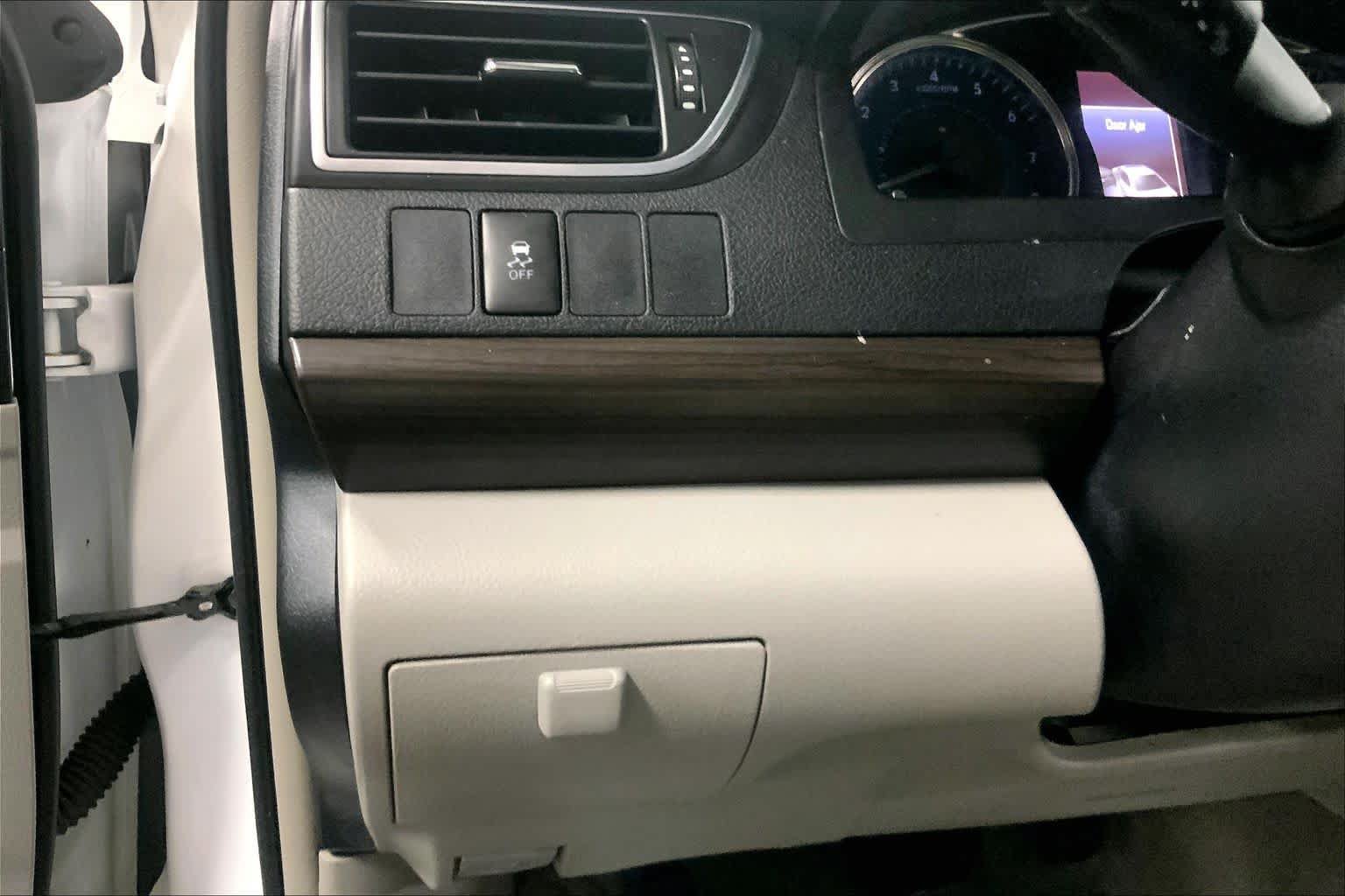 Used 2016 Toyota Camry LE FWD image 35