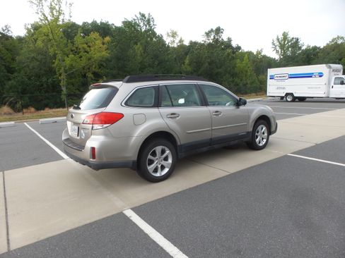 Used 2014 Subaru Outback 2.5i AWD/4WD image 3