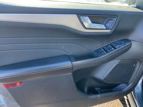 Used 2022 Ford Escape SEL image 16