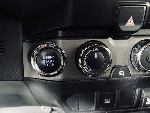 Used 2021 Toyota Tacoma TRD Sport image 29