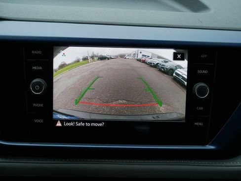 Certified 2024 Volkswagen Taos SE image 29