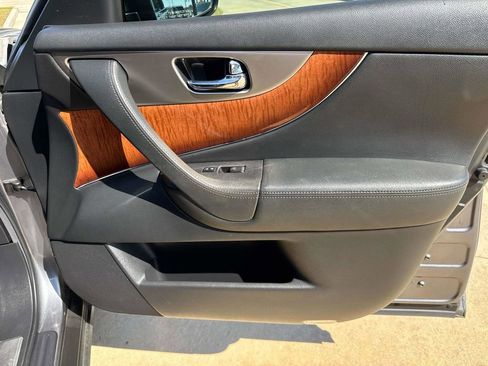 Used 2016 INFINITI QX70 2WD w/ Premium Package image 15