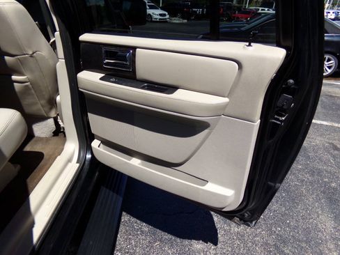 Used 2016 Lincoln Navigator L Select RWD image 31