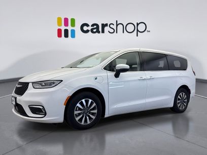 Used 2023 Chrysler Pacifica Touring-L