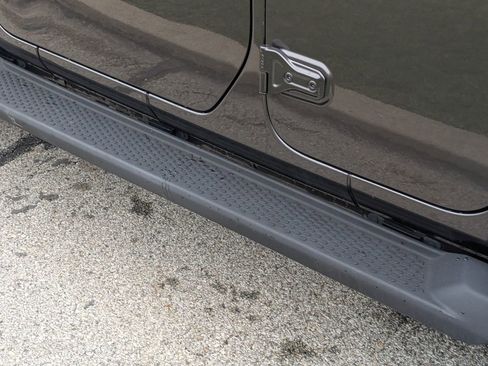 Used 2025 Jeep Wrangler Unlimited Sahara image 21