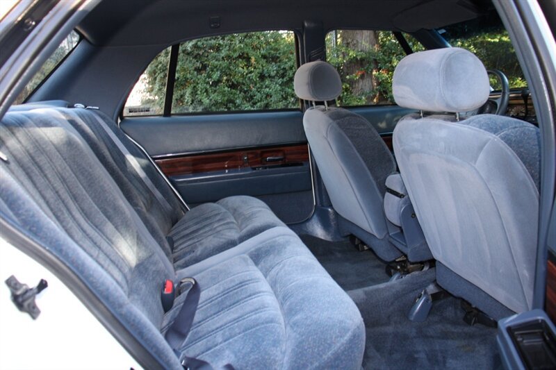 Used 1998 Buick Le Sabre Custom w/ Headliner Lighting Pkg FWD image 6