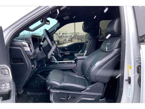 Used 2025 Ford F450 Platinum w/ FX4 Off-Road Package image 26