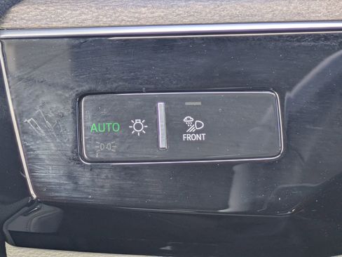 Used 2024 Audi Q8 e-tron Premium Plus w/ Premium Plus Package image 18