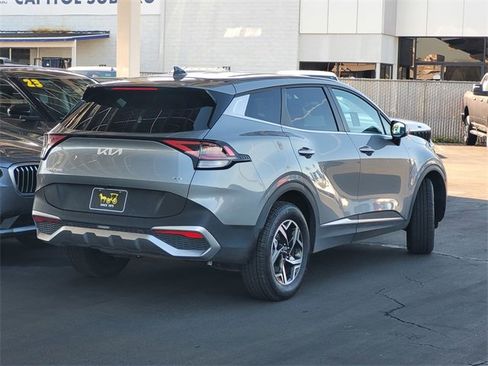 Used 2024 Kia Sportage LX image 4