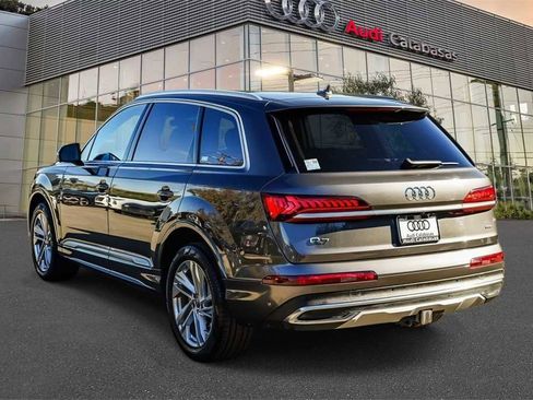 Used 2023 Audi Q7 Premium w/ Convenience Package image 2