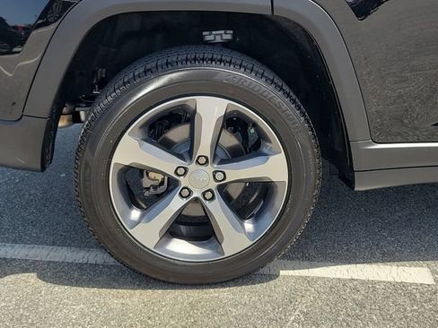 Used 2025 Jeep Grand Cherokee Limited RWD image 7