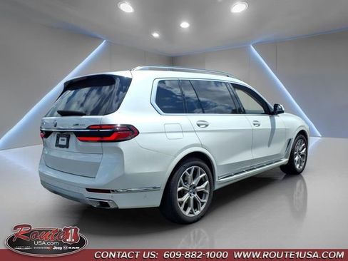Used 2025 BMW X7 xDrive40i AWD/4WD image 3