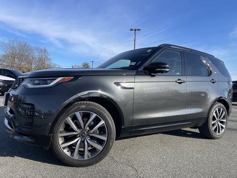 Used 2024 Land Rover Discovery Dynamic SE image 37