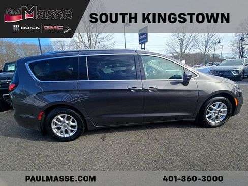 Used 2021 Chrysler Pacifica Touring-L w/ Uconnect Theater Family Group image 15