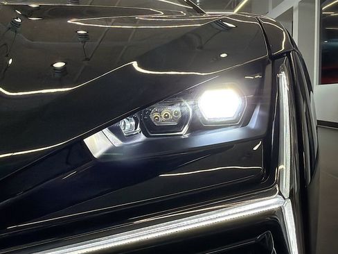 Used 2024 Lamborghini Revuelto image 11