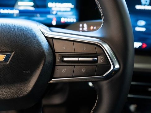 Used 2025 Chevrolet Traverse LT image 23