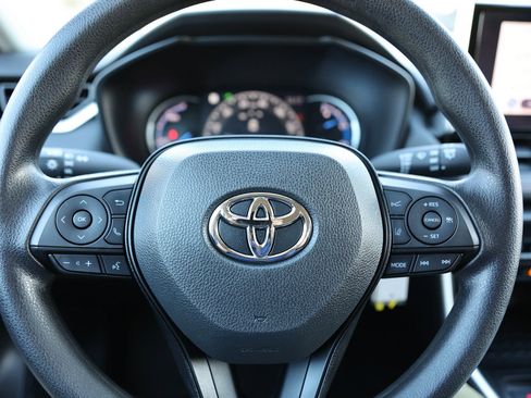 Used 2023 Toyota RAV4 LE image 37