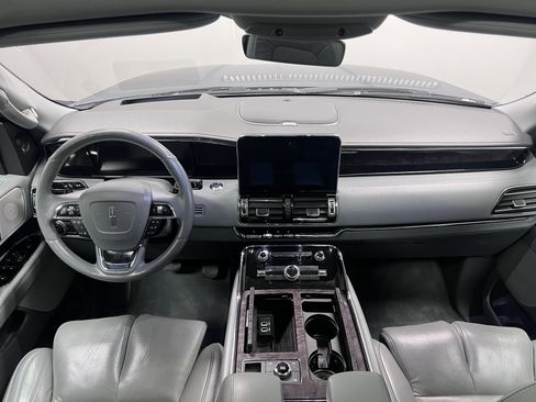 Used 2019 Lincoln Navigator Reserve image 14