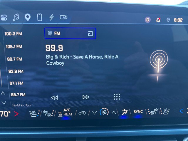 Used 2025 Chevrolet Equinox EV LT w/ Convenience Package II FWD image 22