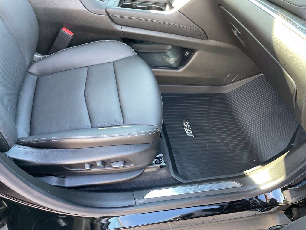 Used 2025 Cadillac XT5 Sportv w/ LPO, Bronce Accent Package AWD/4WD image 11