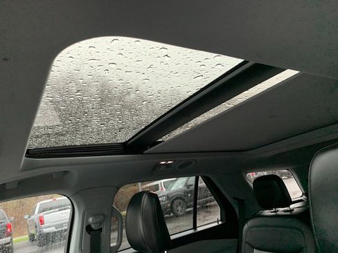 Used 2022 Ford Explorer XLT w/ Equipment Group 202A image 26