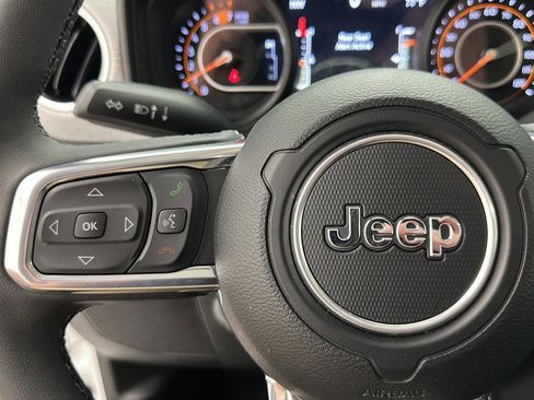 Used 2025 Jeep Wrangler Unlimited Sahara AWD/4WD image 18