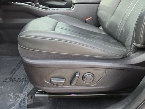 Used 2024 Kia Sorento S image 17