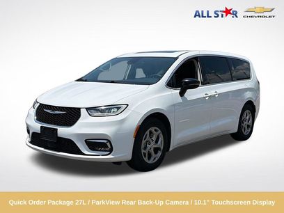 Used 2024 Chrysler Pacifica Touring-L
