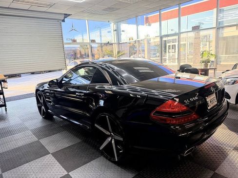 Used 2011 Mercedes-Benz SL 550 image 15