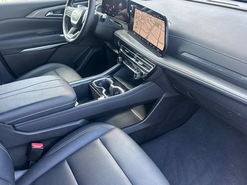 Used 2025 Chevrolet Traverse LT AWD/4WD image 19