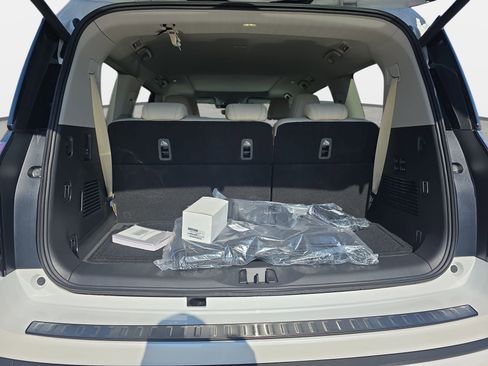 New 2026 Nissan Armada Platinum image 12