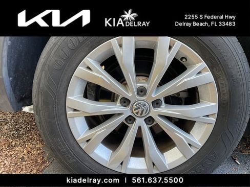 Used 2020 Volkswagen Tiguan S image 10